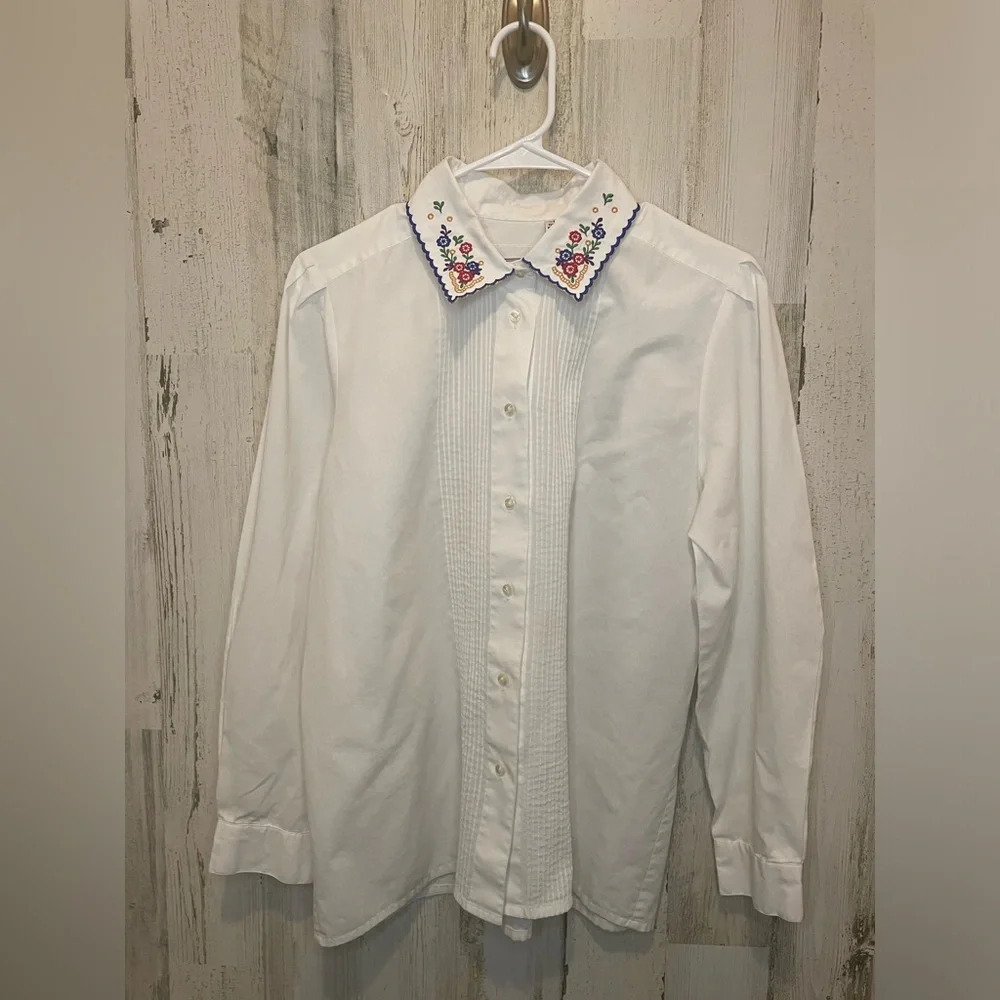 Witt Collection Vintage Scalloped Collar Embroidered Button‎ Down Shirt- size 12